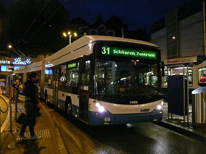 Dopravní kolaps ve švýcarském Curychu: Fussballfans in der Innenstadt: