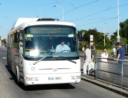 ZOOBUSy DPÚK pro pražskou ZOO se už převlékly do zvířecího