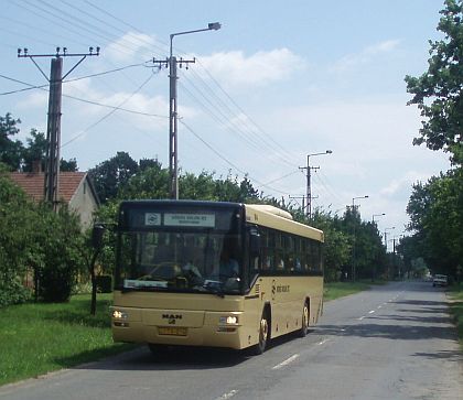 Autobusovou pohlednici z maďarské Lőkösházy nedaleko rumunských hranic 