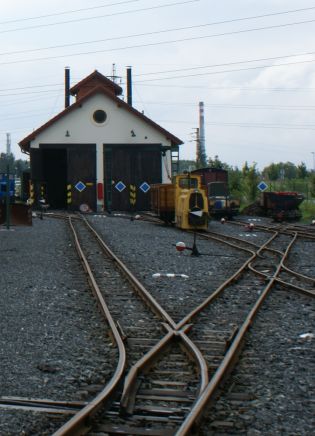 Při cestě z Kolína do Poděbrad zaujme vždy řepná miniželeznice s nádražím 