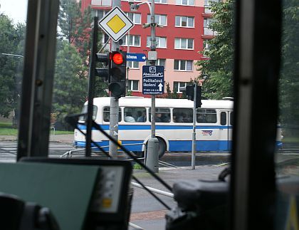 Cesta kloubovým autobusem Ikarus 280 Technického muzea v Brně do Chotouně