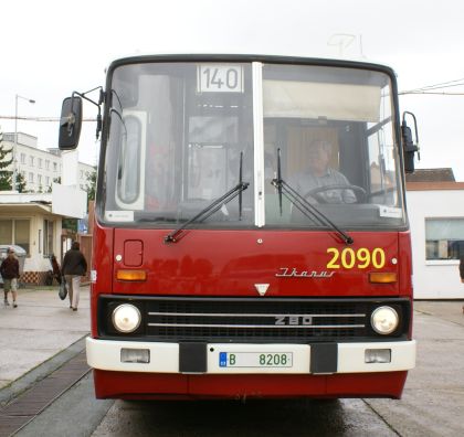 Cesta kloubovým autobusem Ikarus 280 Technického muzea v Brně do Chotouně