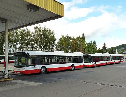 První tři z pěti nových autobusů Tedom C12 D byly předány Dopravnímu podniku