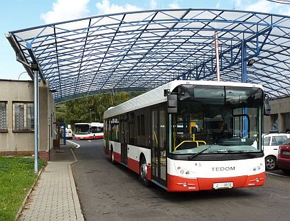 První tři z pěti nových autobusů Tedom C12 D byly předány Dopravnímu podniku