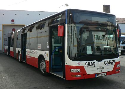 Autobusy v areálu ČSAD Polkost v Kostelci nad Černými Lesy