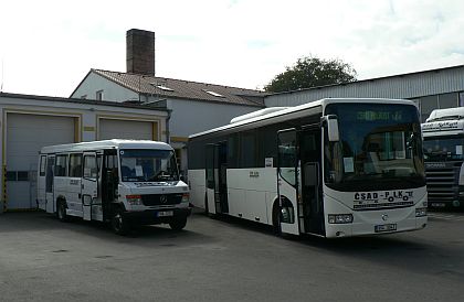 Autobusy v areálu ČSAD Polkost v Kostelci nad Černými Lesy