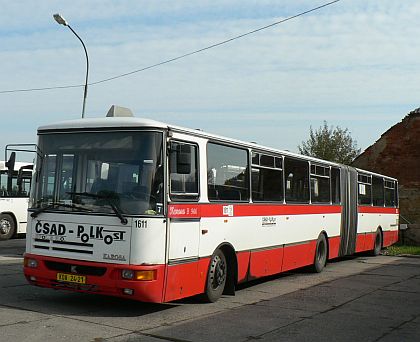 Autobusy v areálu ČSAD Polkost v Kostelci nad Černými Lesy