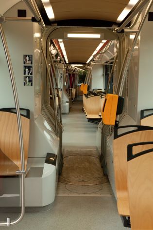 Tramvaj 15T ForCity  - záběry ze zahájení provozu s cestujícími