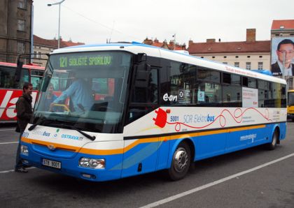 Elektrobus SOR je velký cestovatel. Minule v Tatrách, nyní v Praze 