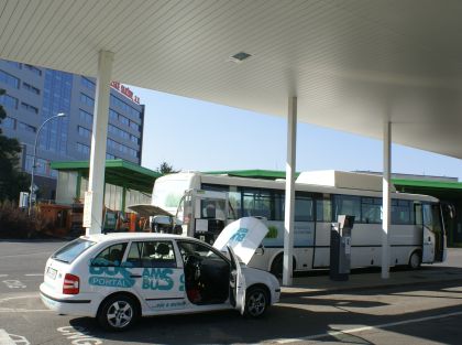 BUSportál jezdí na CNG: Tankování v areálu Pražských služeb