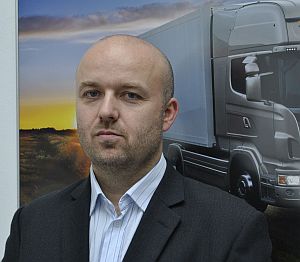 3 x ze Scanie: Nový ředitel dealerství Scania Praha, dodávka 100 autobusů 