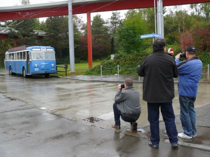 Pohlednice ze Švýcarska: Autobus Jürga Bieggera na vyjížďce Curychem