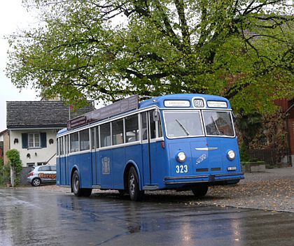 Pohlednice ze Švýcarska: Autobus Jürga Bieggera na vyjížďce Curychem