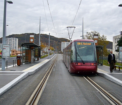 Tramvaj na pneumatikách Translohr dopravce SYSTRA  v Clermond-Ferrand 