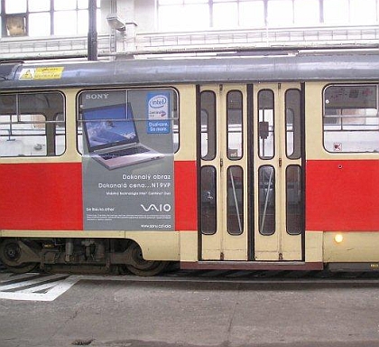 První MOBILBOARD s částečným polepem oken na tramvaji v Brně 