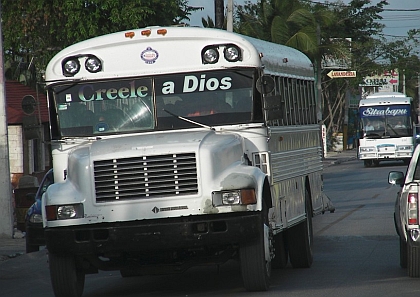 Autobusová pohlednice z Dominikánské republiky