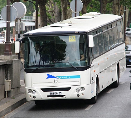 Autobusová a autokarová pohledniíce z prosluněné Paříže 