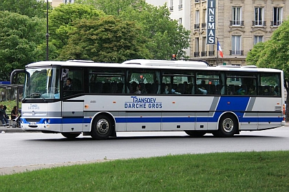 Autobusová a autokarová pohledniíce z prosluněné Paříže 