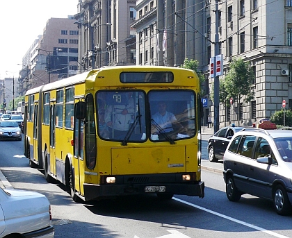 Autobusová, trolejbusová  a tramvajová pohlednice z Bělehradu 