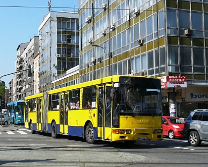 Autobusová, trolejbusová  a tramvajová pohlednice z Bělehradu 