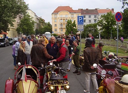 Autobus Škoda 706 RTO doprovodil motocykly Böhmerland 