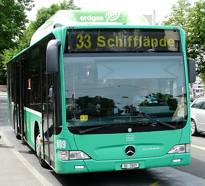 Na návštěvě v Basileji II.: Zachycené autobusy jsou německé značky,