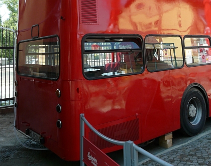 Ne vše, co je patrové a červené, je londýnský doubledecker