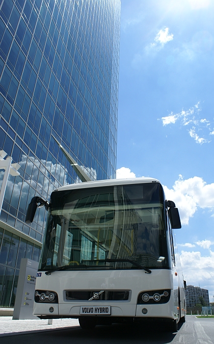 Městský nízkopodlažní autobus Volvo 7700 Hybrid se  představil účastníkům