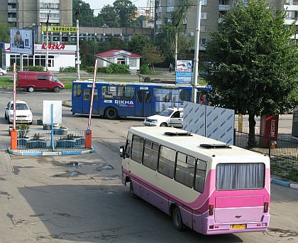 Pohlednice  z autobusových nádraží na východě 3: Lvov