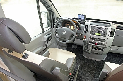 Testovací Mercedes-Benz Sprinter Travel 65 v detailech obrazem s podrobnostmi