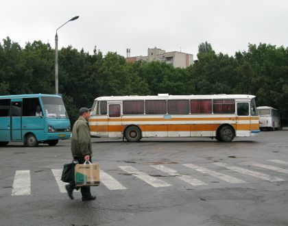 Závěrečná  pohlednice  z autobusových nádraží na východě: Cherson a Uman