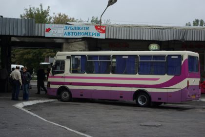 Závěrečná  pohlednice  z autobusových nádraží na východě: Cherson a Uman