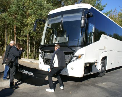 Scania Touring HD se  na testovacím evropském turné při zastávce v Praze