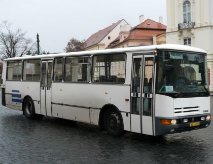 Z Pražského hradu - autokar Volvo Hradní stráže a Karosa Policie ČR