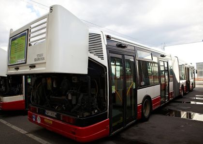 Ze Dne otevřených dveří DPP: Záběry z garáží Praha - Řepy