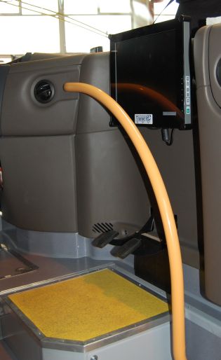 Nový autobus Crossway - výcvikové vozidlo autoškoly DPMB na snímcích Jana Havíře