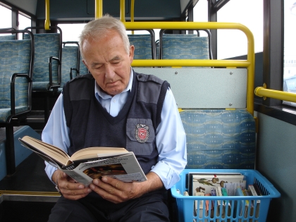 Knihy cestují po regionu autobusem. Od úterý 2. října 