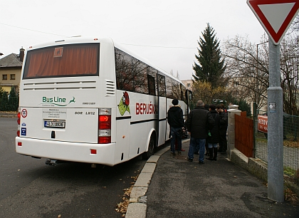 Ve speciálním autobuse s dětskými sedačkami se budou moci od 23.11. vozit 