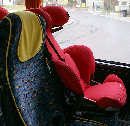 Ve speciálním autobuse s dětskými sedačkami se budou moci od 23.11. vozit 