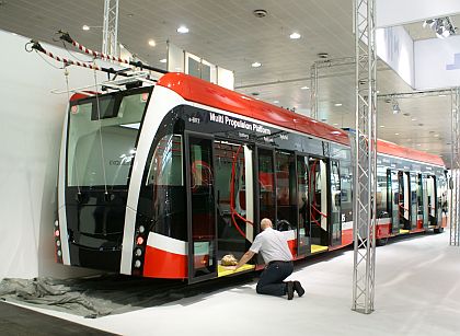 Tříčlánkový CNG hybrid Van Hool Exqui.City  u dopravce Nobina