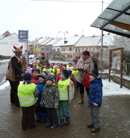 Mikulášská ohlédnutí 2012: Čertovský autobus svezl děti v České Lípě 