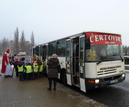 Mikulášská ohlédnutí 2012: Čertovský autobus svezl děti v České Lípě 