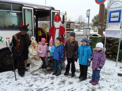 Mikulášská ohlédnutí 2012: Čertovský autobus svezl děti v České Lípě 