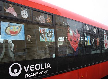 Mikulášská ohlédnutí: V Chrudimi a Kolíně jezdil červený Mikulášský autobus 