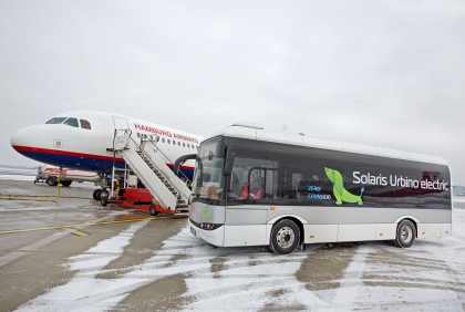 Elektrobus Solaris testovaný na letišti Hamburg