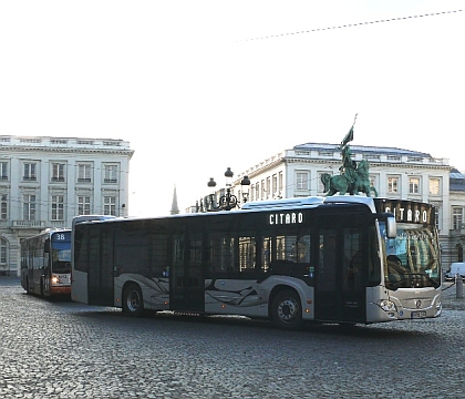 Čínský sen v Bruselu. Dvanáctimetrový elektrobus  testuje 