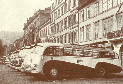 Ze starého kalendáře Vlastilmila Tělupila:  Škoda 706 RO &quot;Pullman&quot; 