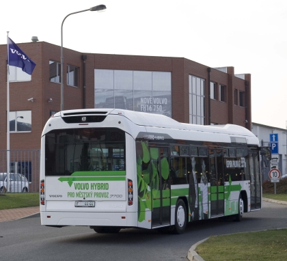 Novinka na českém trhu: Nízkopodlažní hybridní autobus Volvo 7700LH