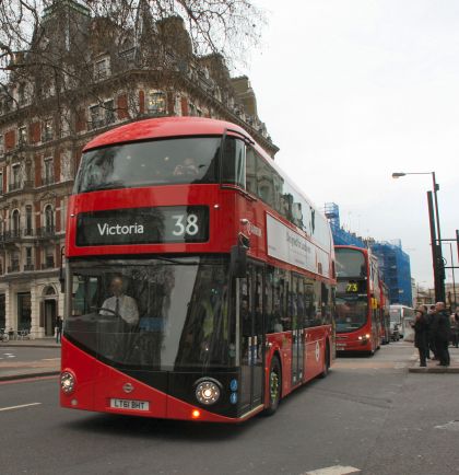 Nový doubledecker pro Londýn konečně v provozu