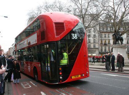 Nový doubledecker pro Londýn konečně v provozu